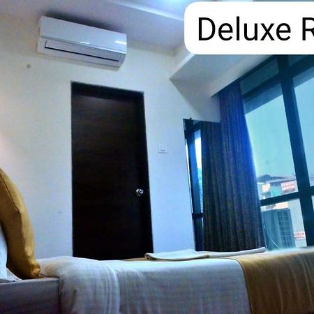 The Best Hotel Мумбай Екстериор снимка