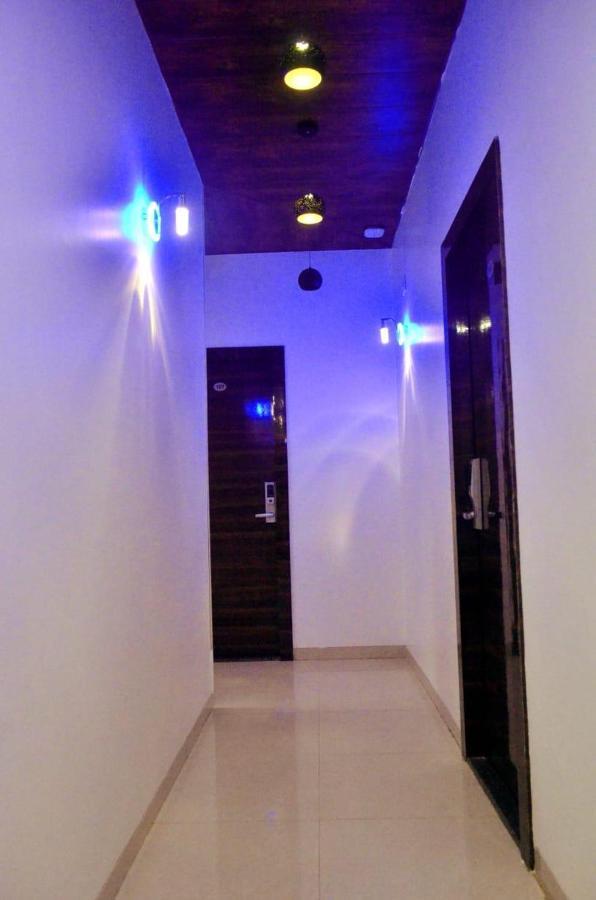 The Best Hotel Мумбай Екстериор снимка
