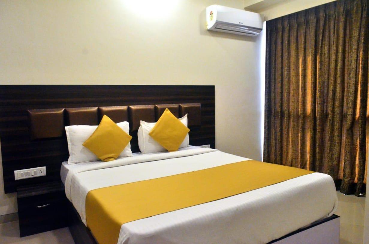 The Best Hotel Мумбай Екстериор снимка