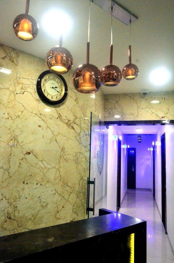 The Best Hotel Мумбай Екстериор снимка