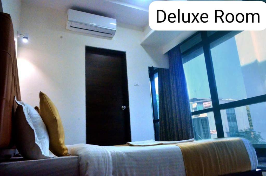 The Best Hotel Мумбай Екстериор снимка